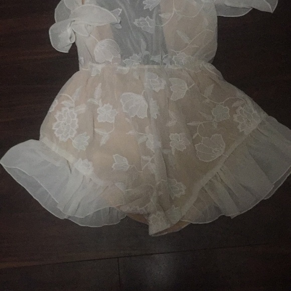 NEVER BEEN WORN Charlotte Russe Romper - Picture 7 of 8